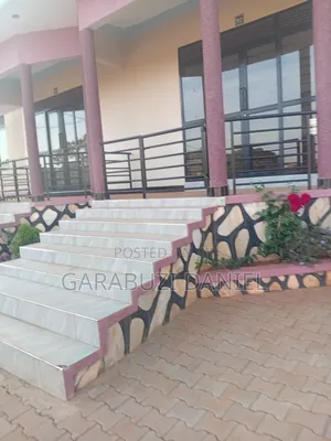 Furnished 3bdrm Bungalow in Makadwa, Ssisa for rent