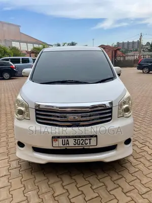 Toyota Noah 2010 White