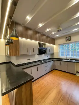 6bdrm Duplex in Nakawa Estate, Central Division for rent