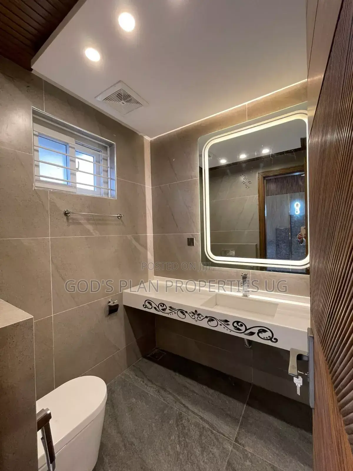 6bdrm Duplex in Nakawa Estate, Central Division for rent