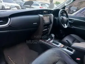 Toyota Fortuner 2017 Silver