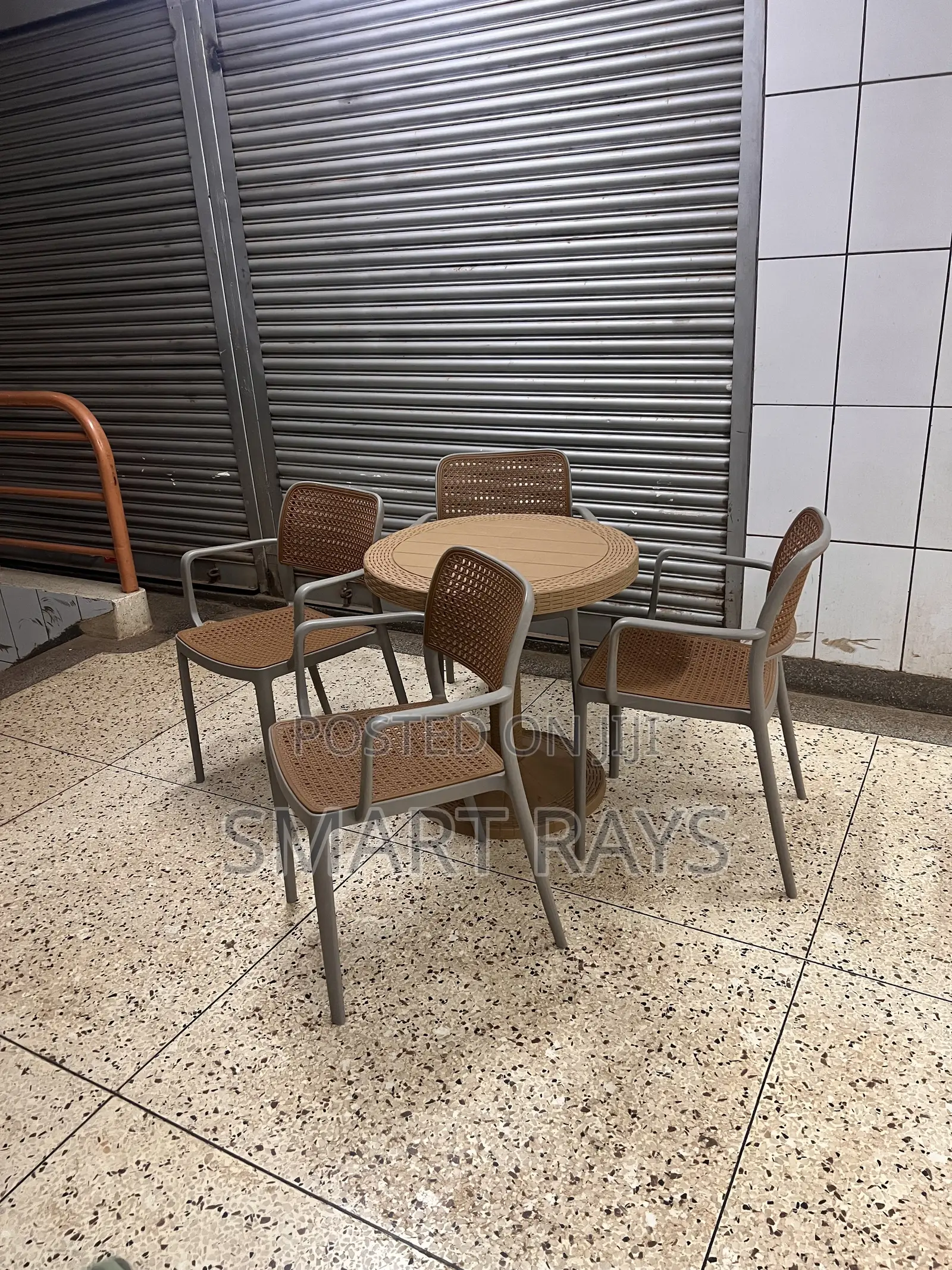 Round Plastic Table Set 4-Chairs