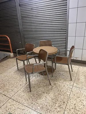 Round Plastic Table Set 4-Chairs