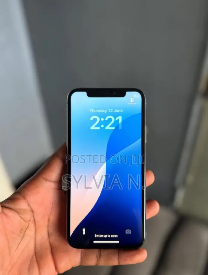 Apple iPhone XR 64 GB White