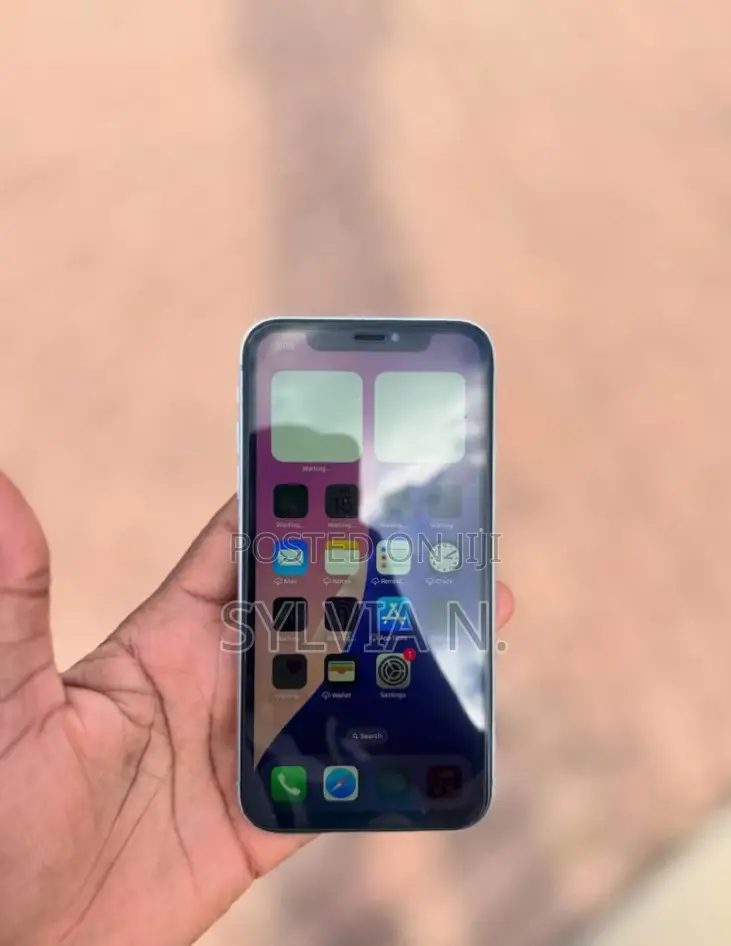 Apple iPhone XR 64 GB White