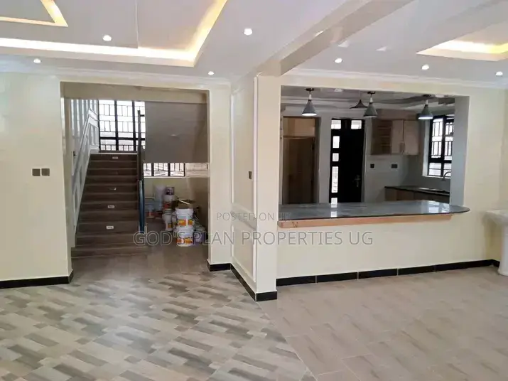 5bdrm Apartment in Gaba Estate, Central Division for rent