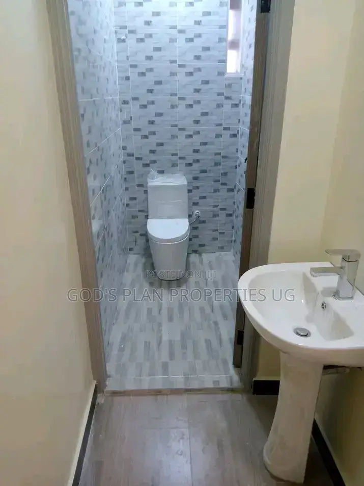 5bdrm Apartment in Gaba Estate, Central Division for rent