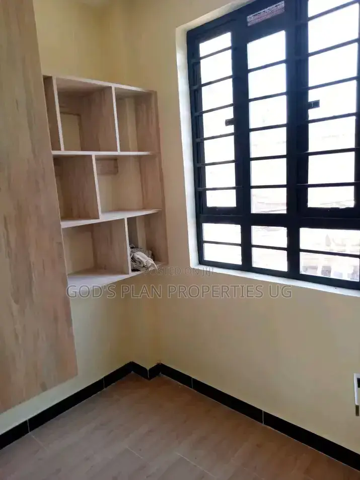 5bdrm Apartment in Gaba Estate, Central Division for rent