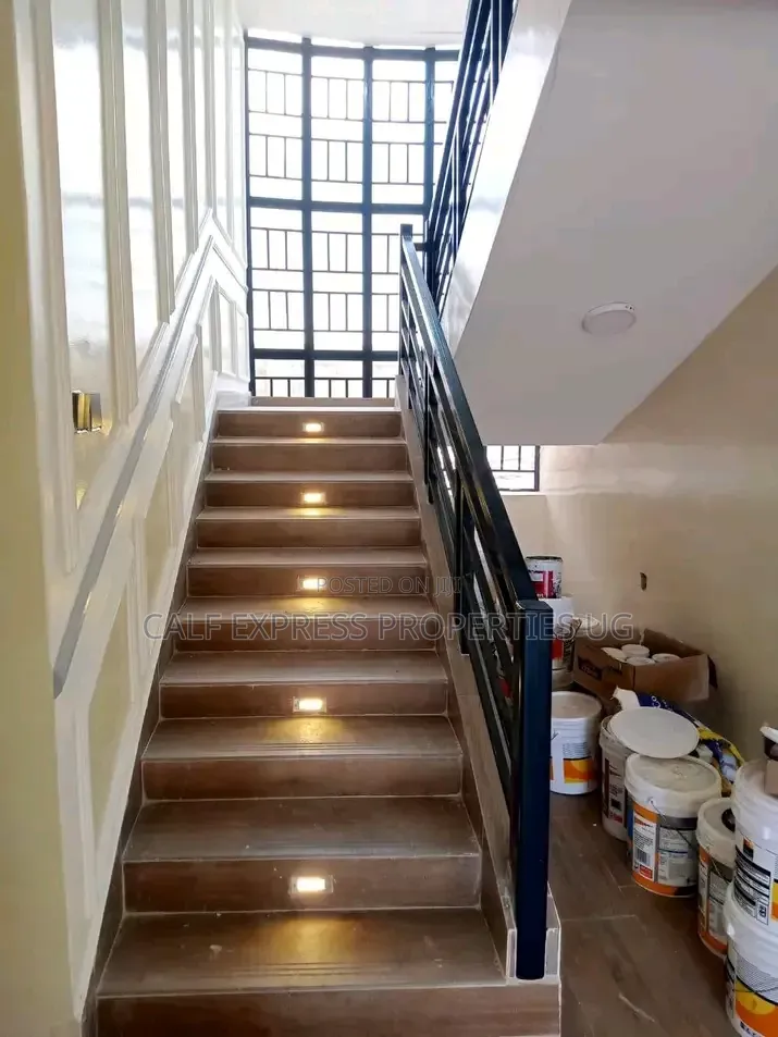 5bdrm Apartment in Gaba Estate, Central Division for rent
