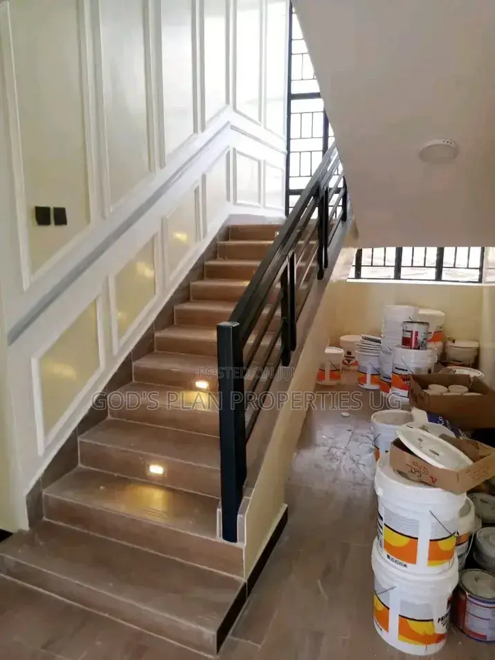 5bdrm Apartment in Gaba Estate, Central Division for rent