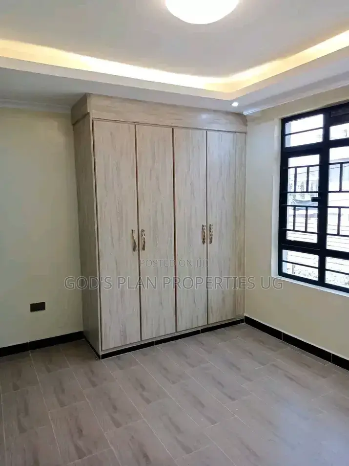 5bdrm Apartment in Gaba Estate, Central Division for rent