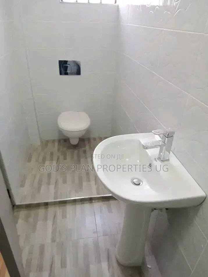 5bdrm Apartment in Gaba Estate, Central Division for rent