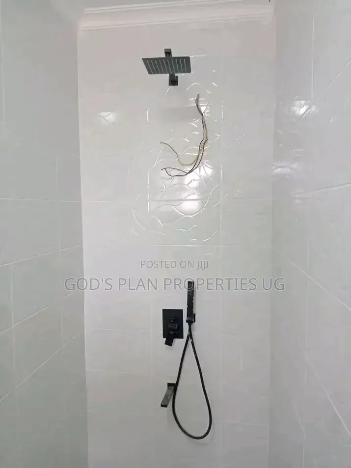 5bdrm Apartment in Gaba Estate, Central Division for rent