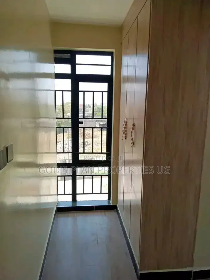 5bdrm Apartment in Gaba Estate, Central Division for rent