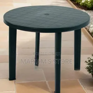Revello Round Table in Green Featuring a Diamond-Patterned Tabletop