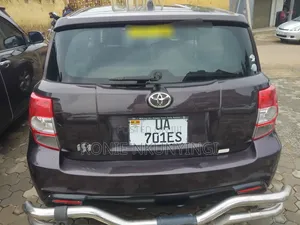 Toyota IST 2010 Brown