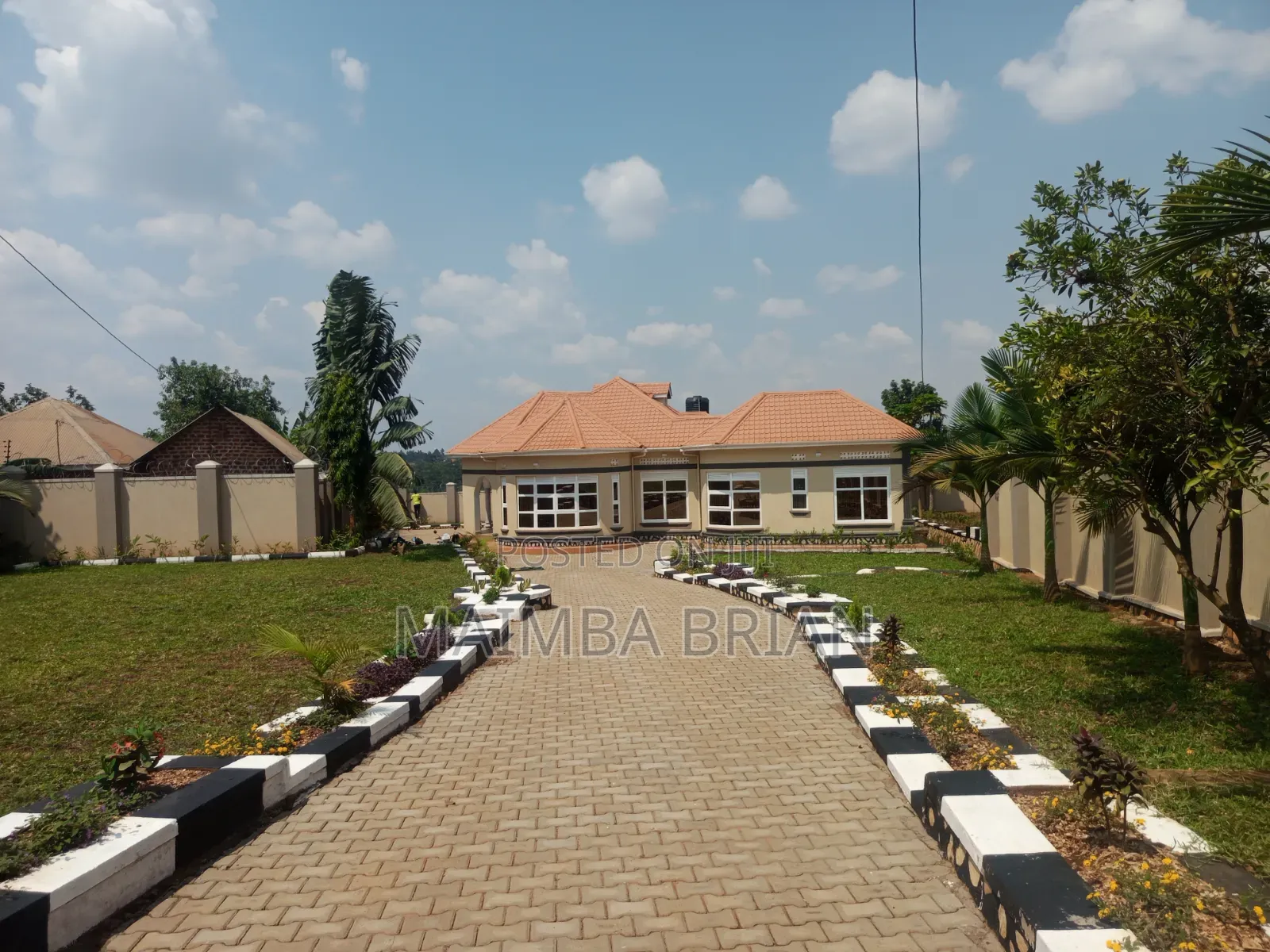 Furnished 4bdrm House in Kira Shimon, Central Division for sale