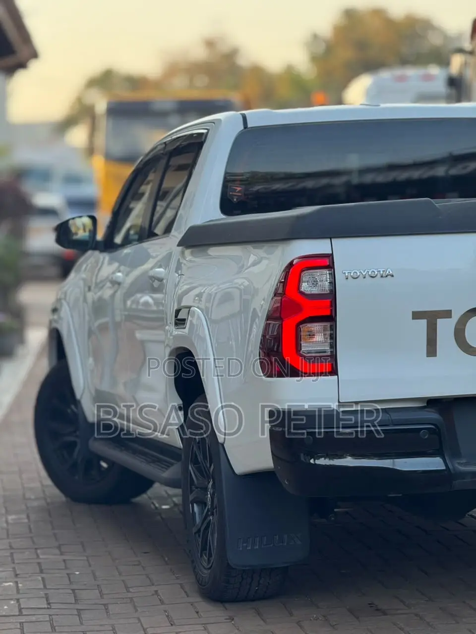 Toyota Hilux 2023 White