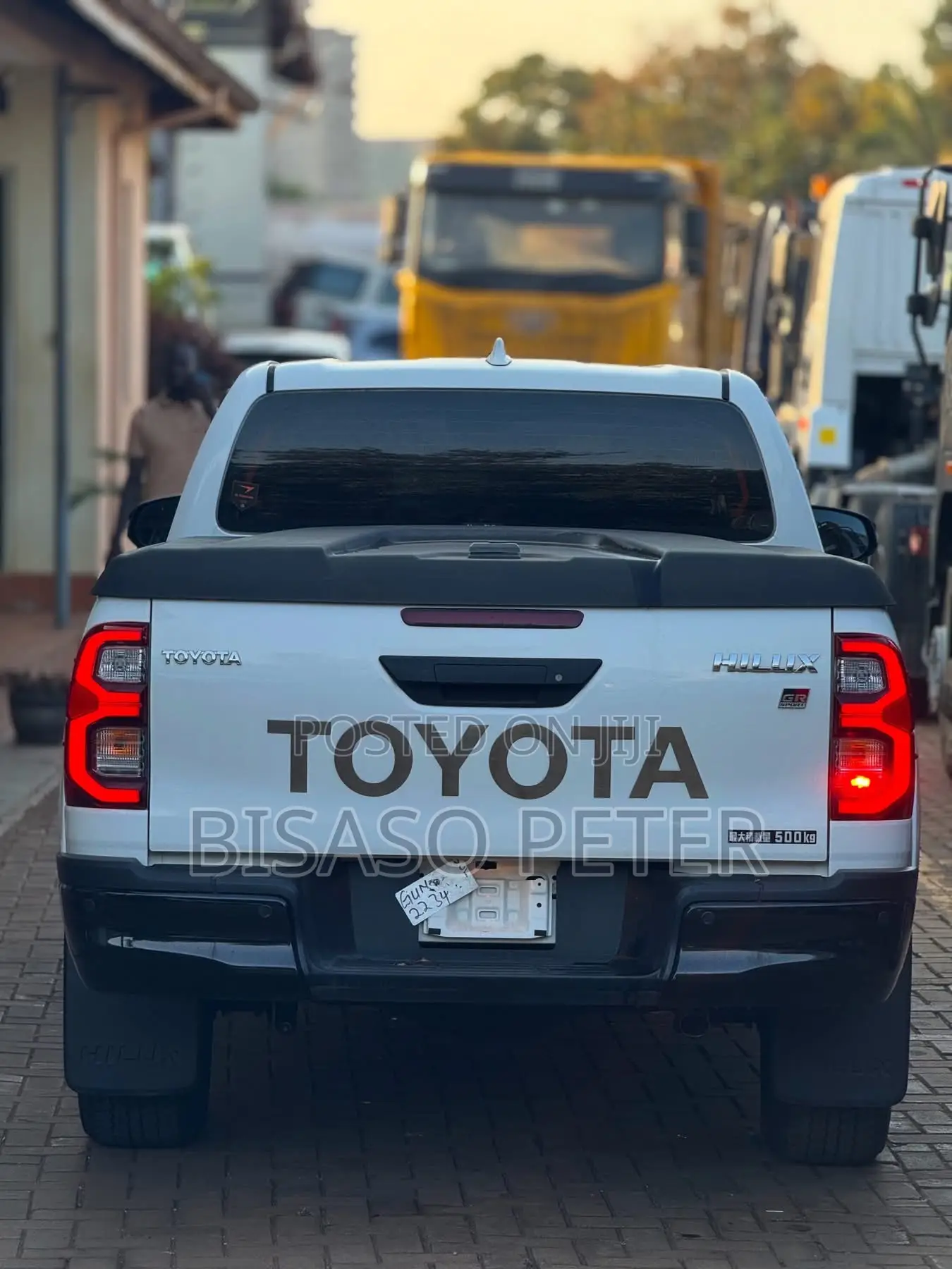 Toyota Hilux 2023 White