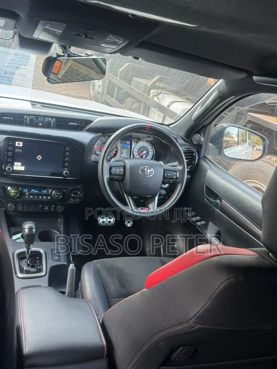 Toyota Hilux 2023 White