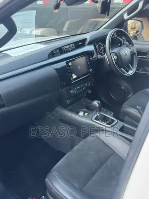 Toyota Hilux 2023 White