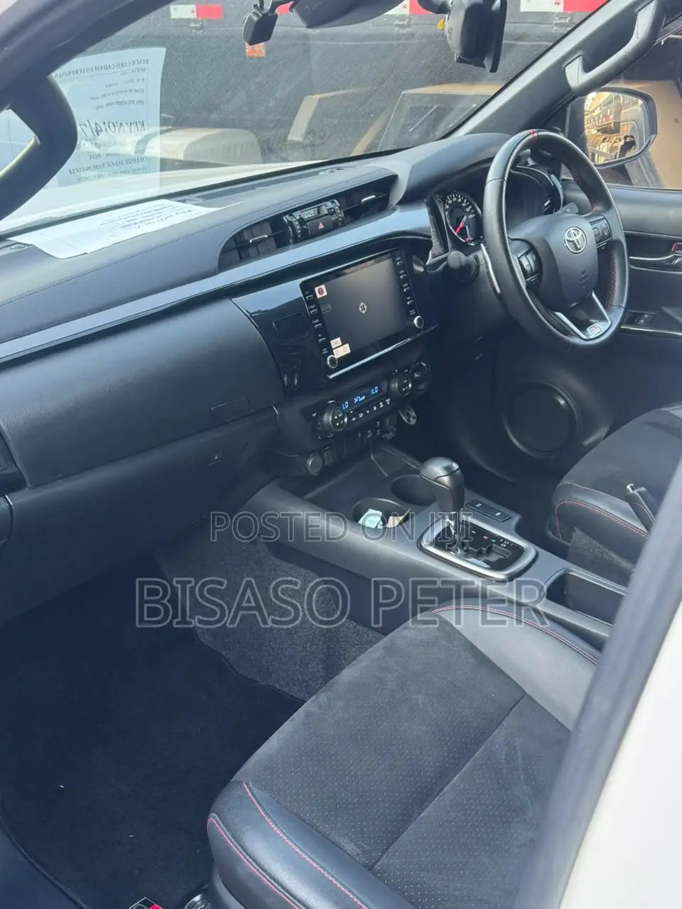 Toyota Hilux 2023 White