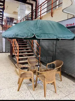 Round Patio Umbrella With Four Chairs