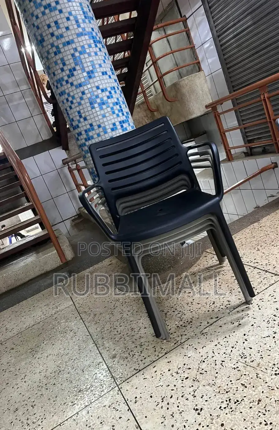 Monopolistic VIP Plastic Chairs 4pcs