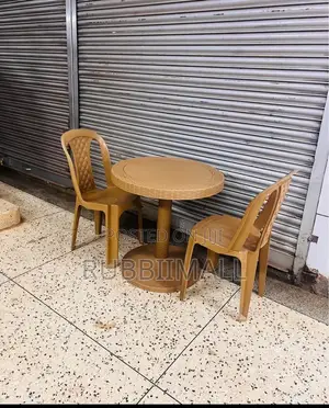 Round Table + 2 Armless Chair