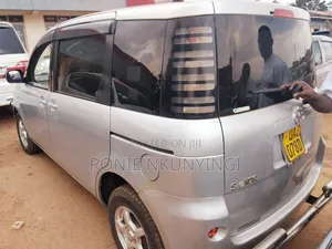 Toyota Sienta 2006 Silver