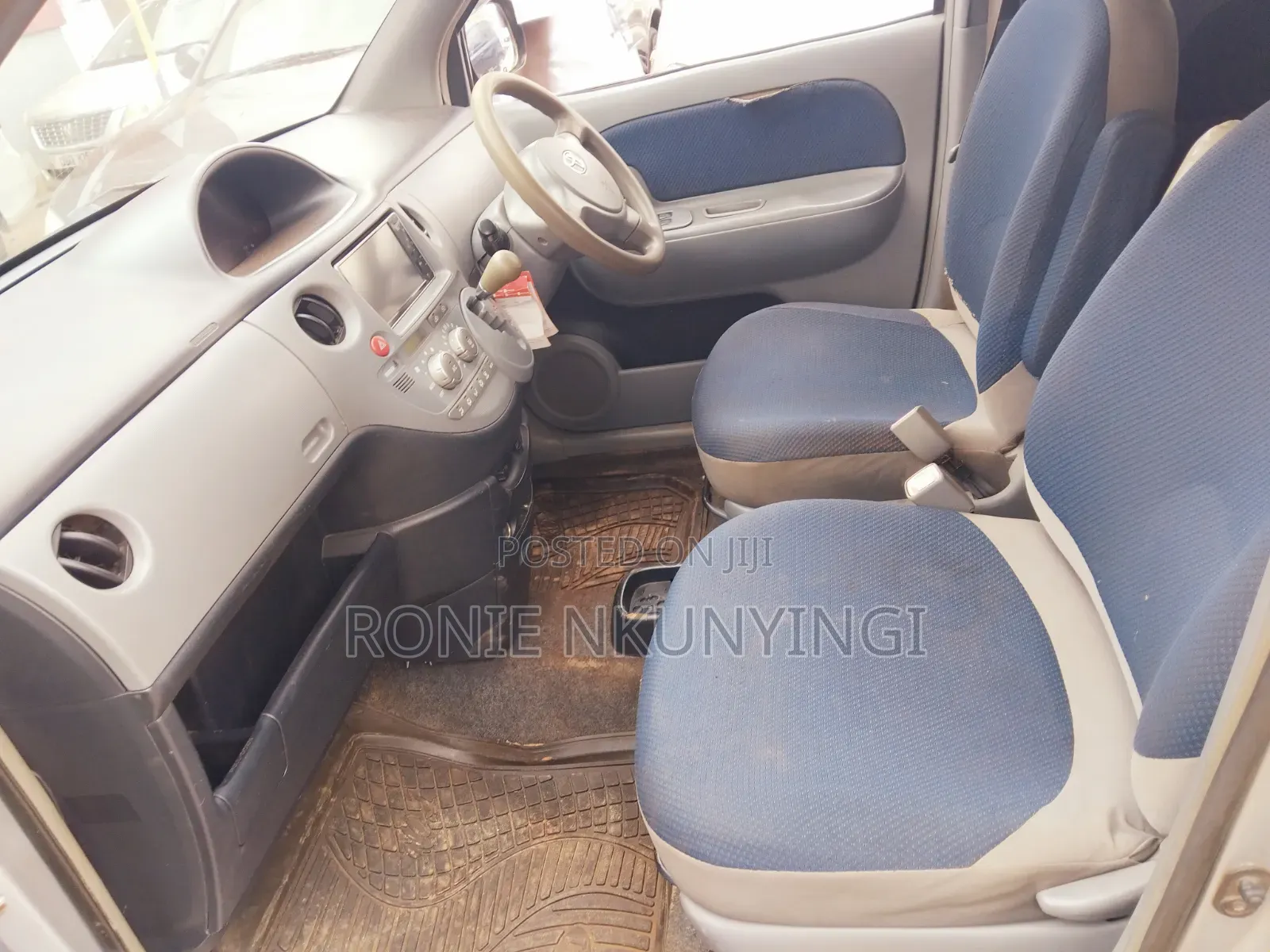 Toyota Sienta 2006 Silver