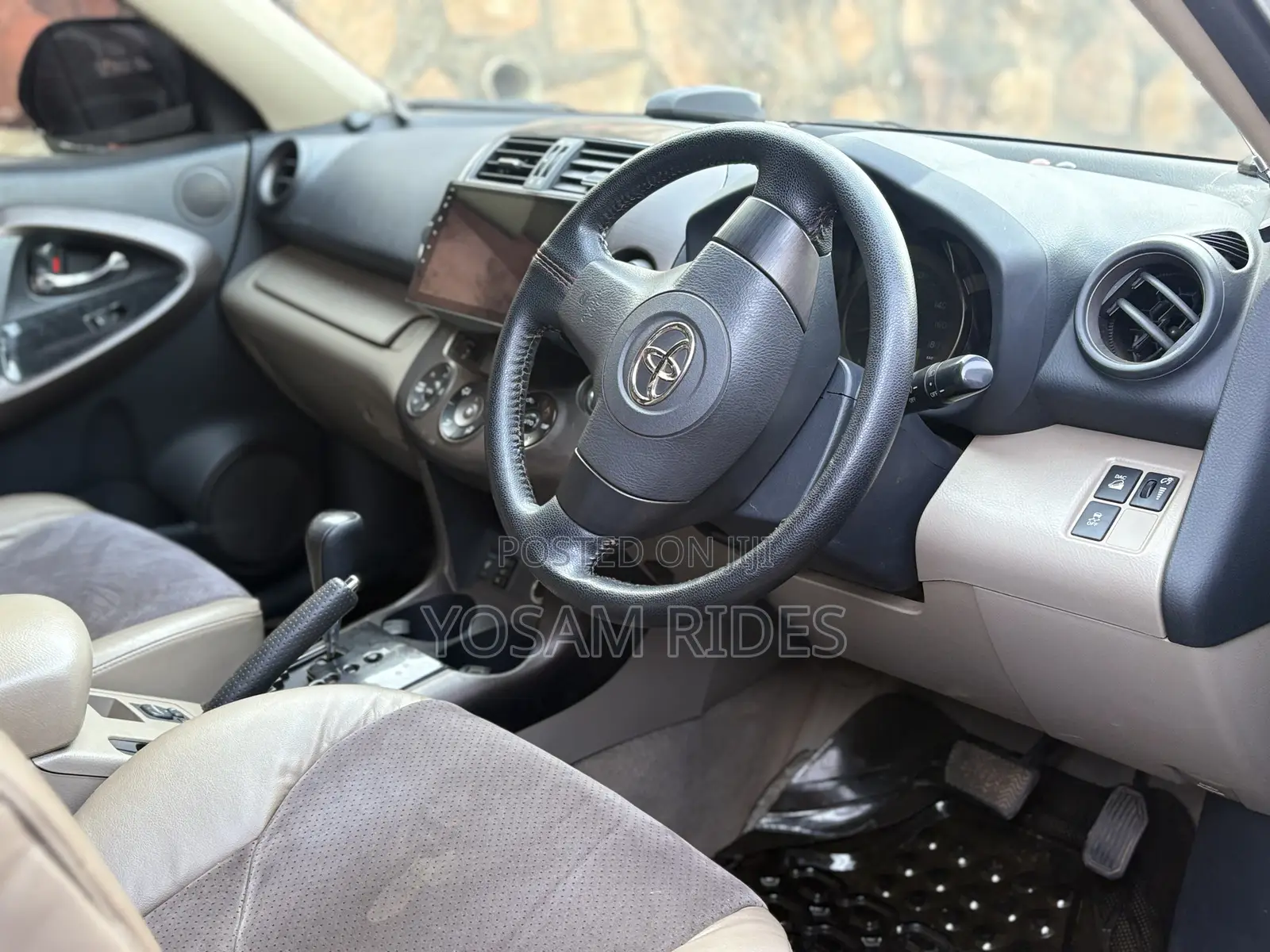 Toyota Vanguard 2012 Black