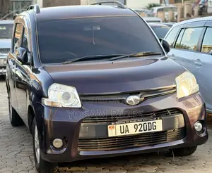 Toyota Sienta 1.5 FWD 2012 Purple