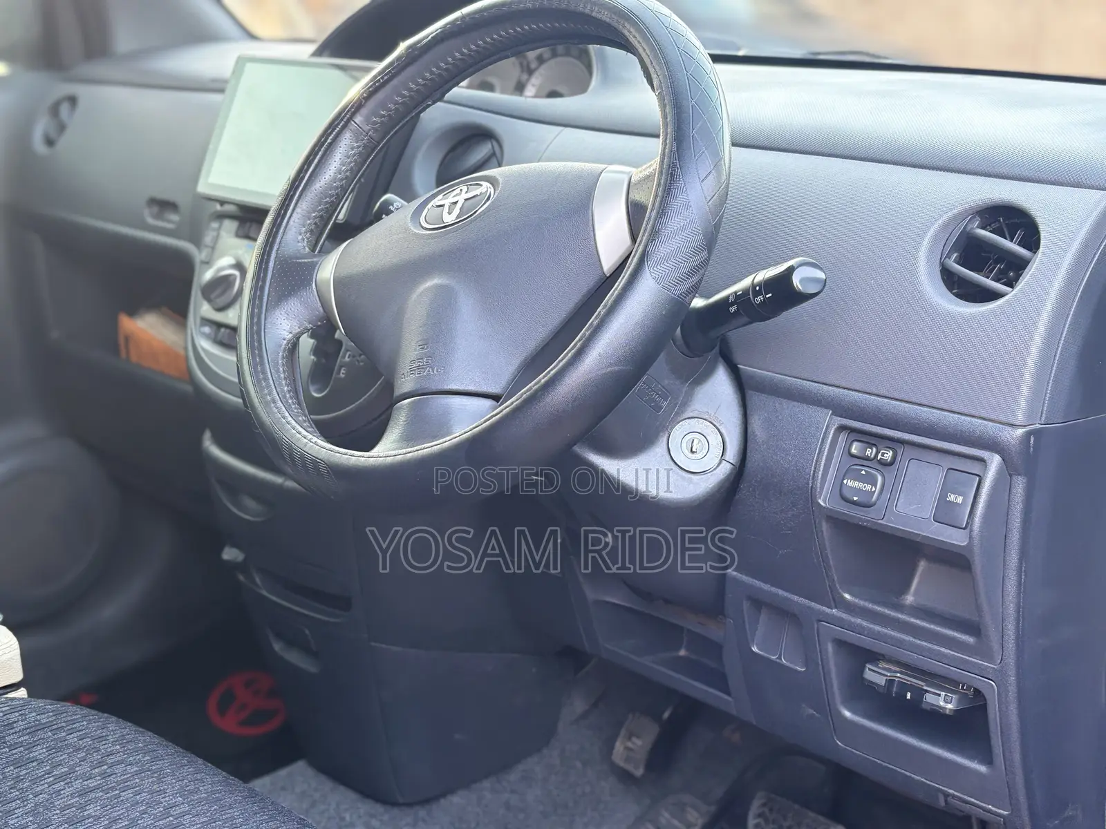 Toyota Sienta 1.5 FWD 2012 Purple