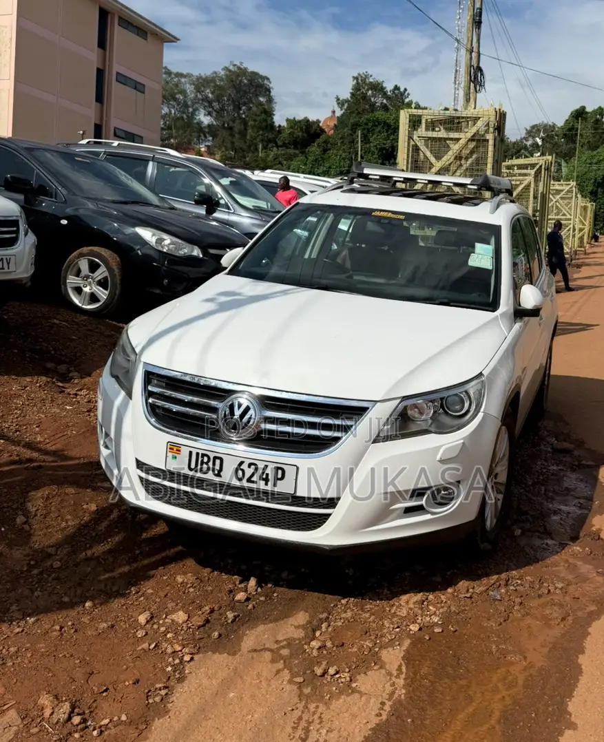 Volkswagen Tiguan S 2011 White