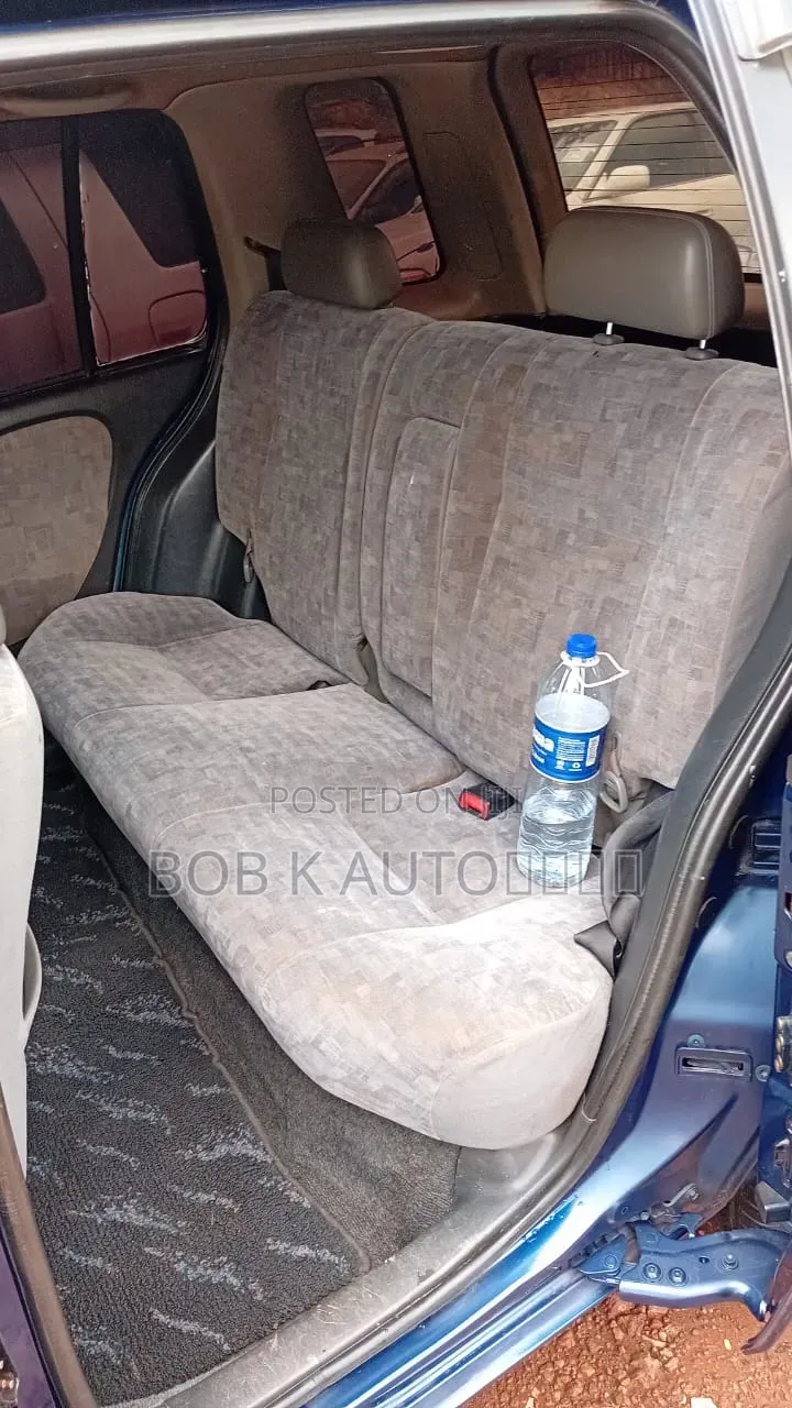 Toyota Raum 2000 Blue