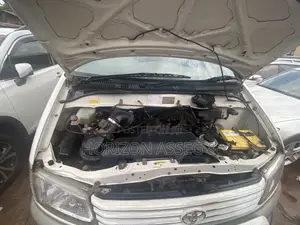 Toyota Regius 1998 White