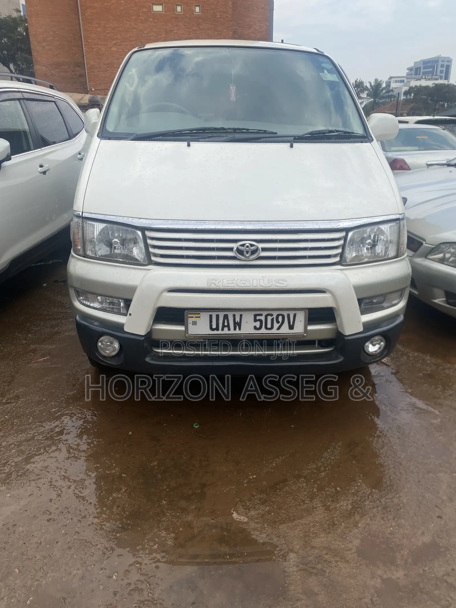Toyota Regius 1998 White