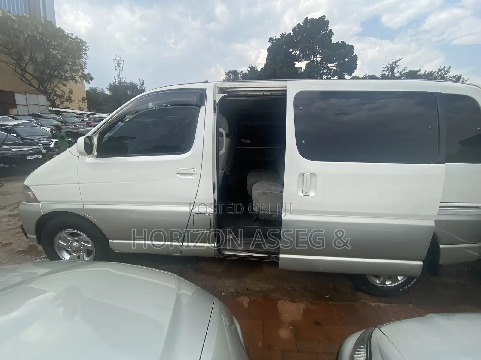 Toyota Regius 1998 White
