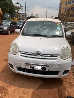 Toyota Sienta 2009 Silver