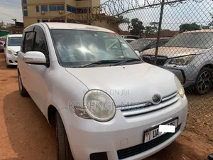 Toyota Sienta 2009 Silver