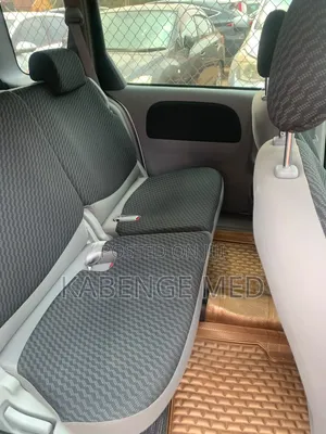Toyota Sienta 2009 Silver