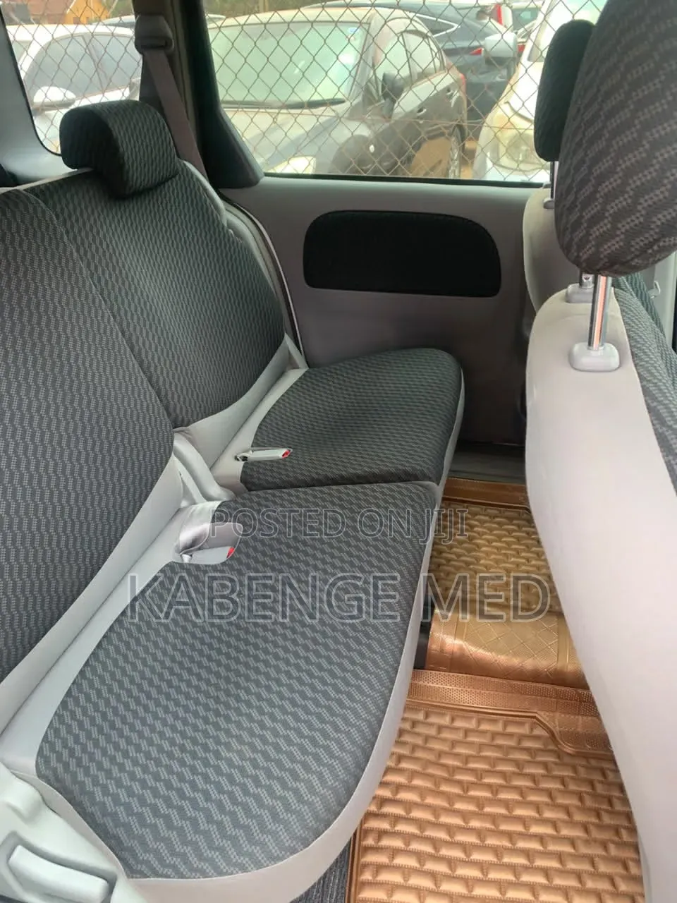 Toyota Sienta 2009 Silver