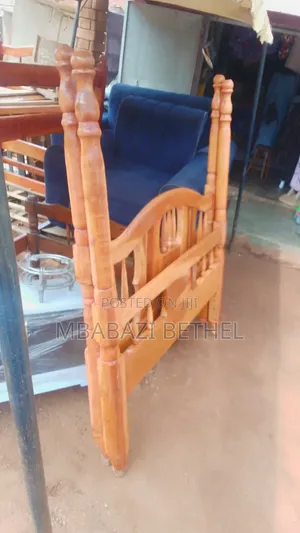 4by6 Wooden Bed in Good Condition Readily Available for Sale