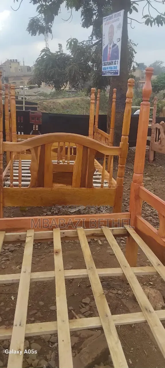 4by6 Wooden Bed in Good Condition Readily Available for Sale