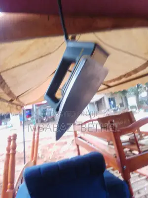 Used Original Flat Iron Box Philips in Good Shape Available for Sale