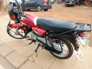 Bajaj CT 125X 2025 Red