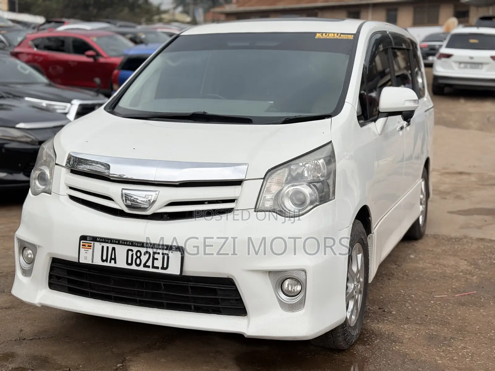Toyota Noah 2012 White