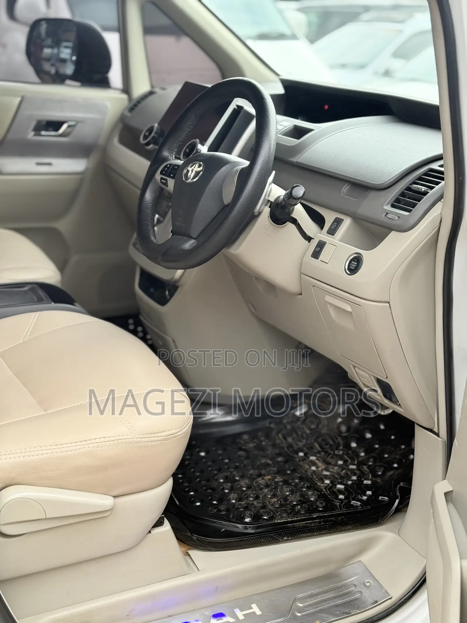 Toyota Noah 2012 White