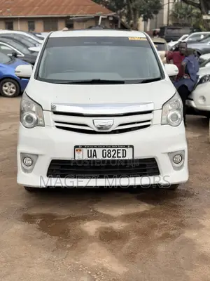 Toyota Noah 2012 White